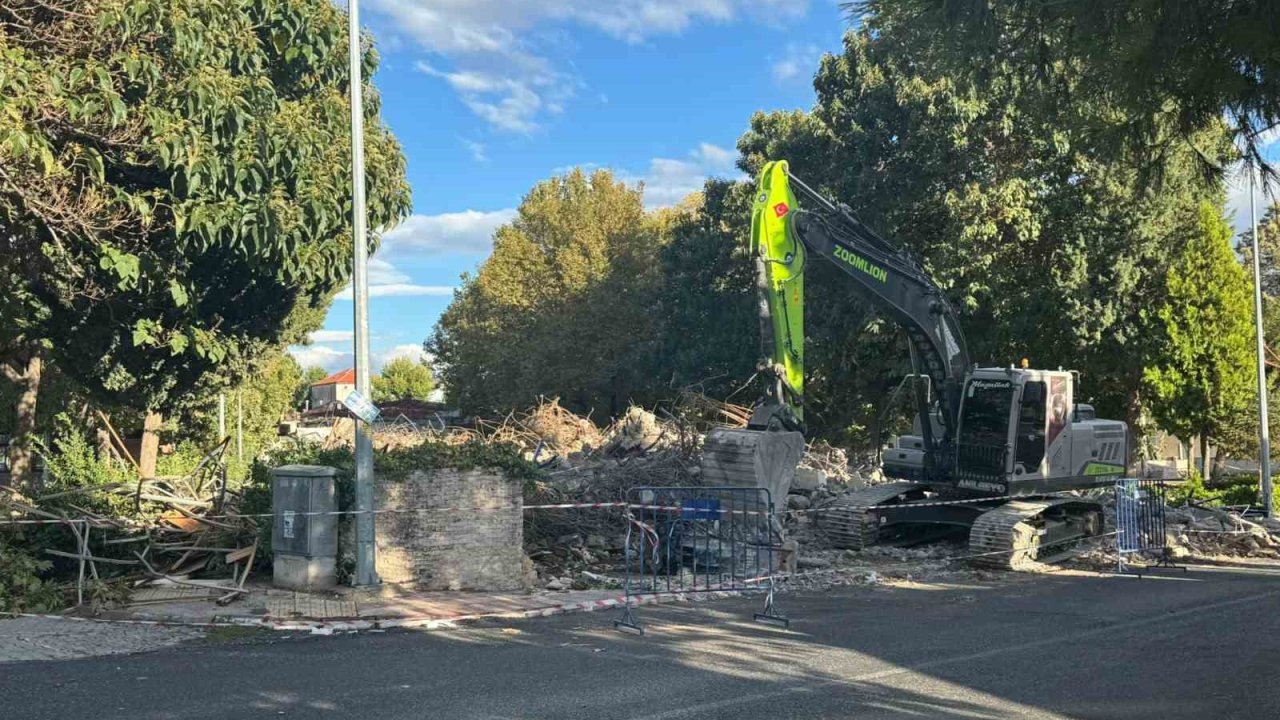 Belediye iş merkezini yıkan CHP’li Başkan ifadeye çağırıldı