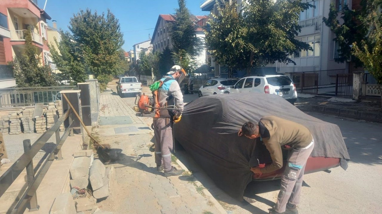 Isparta’da temizlik çalışmalarında araçlara brandalı önlem