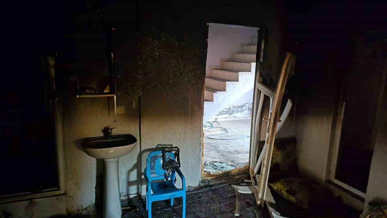 Mardin’de 3 katlı evde yangın: 1 kişi öldü, 12 kişi yaralandı