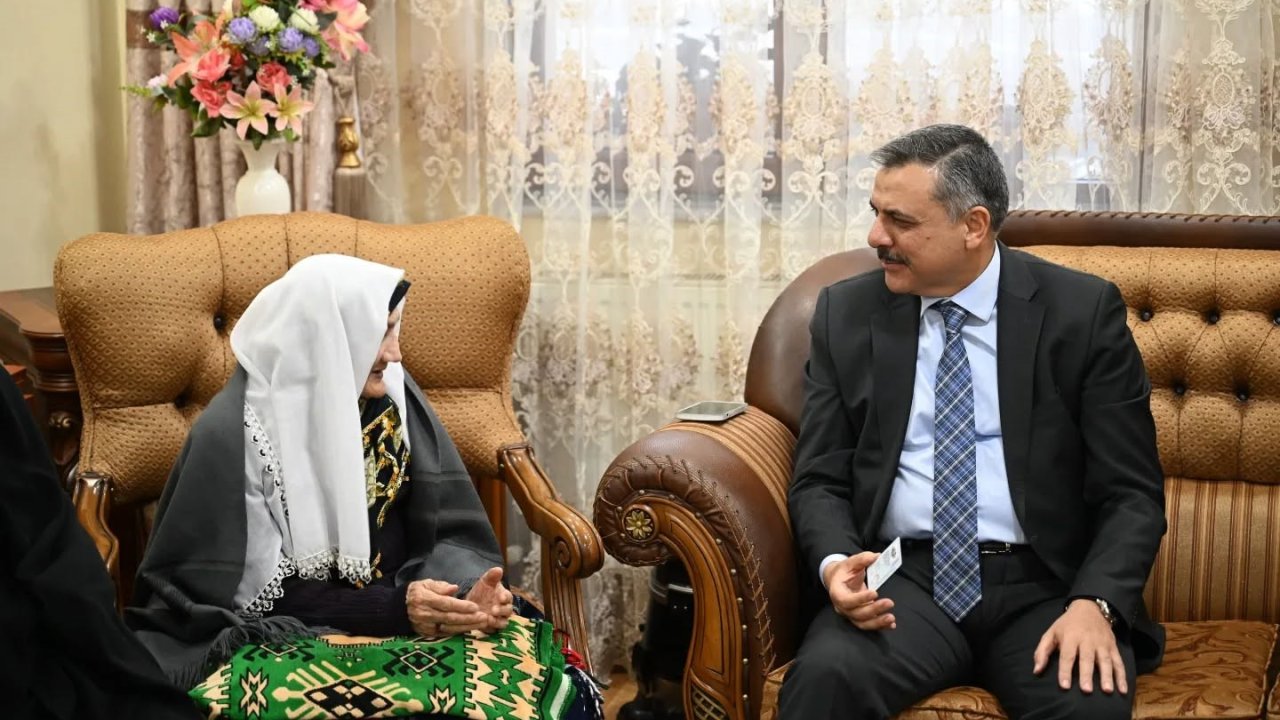 Vali Çiftçi 95 yaşındaki Şahteret nineyi evinde ziyaret etti