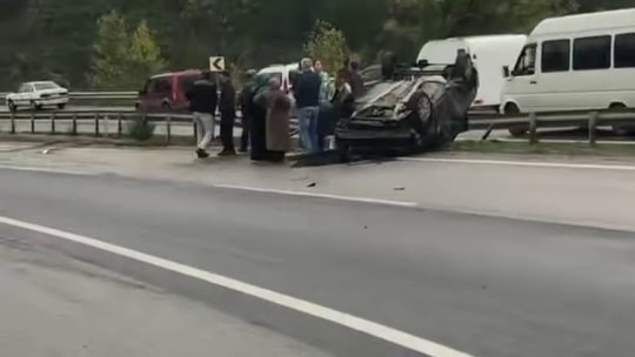 D-100’de sürücüsünün kontrolünden çıkan otomobil takla attı: 1 yaralı