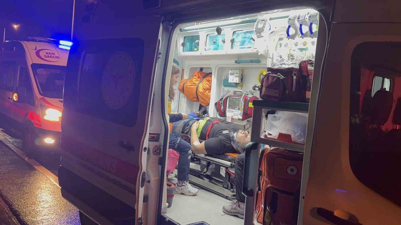 Kocaeli’de feci kaza: Sürücü yola fırladı, araç ters döndü