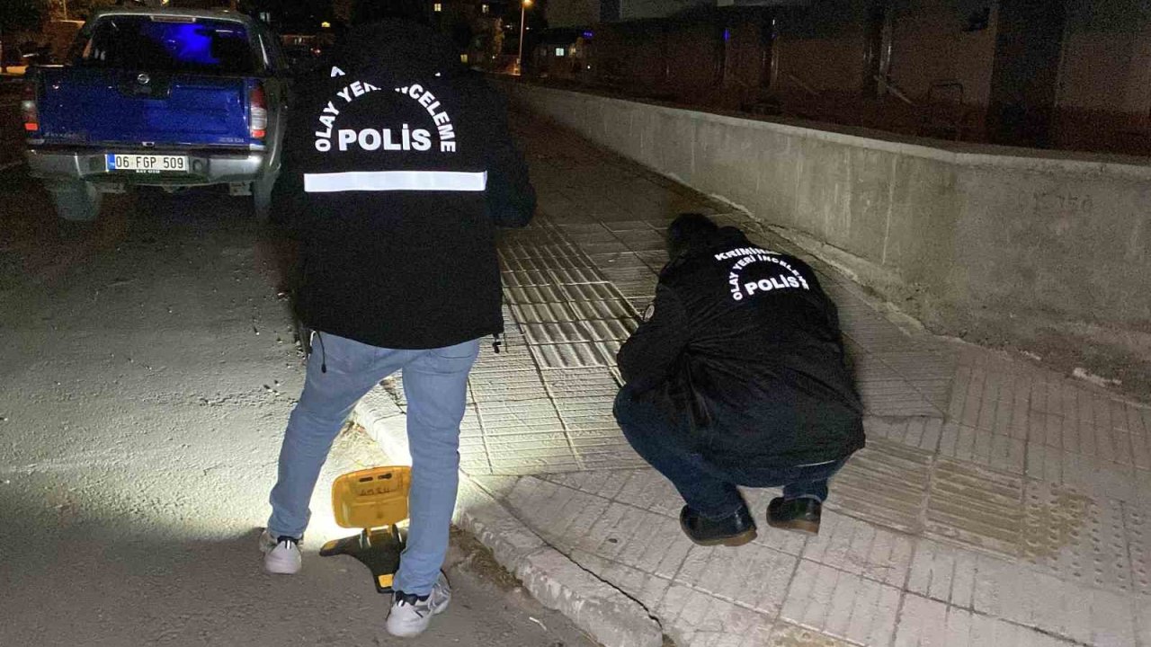 Husumetlisinden kaçarken kaza yapan iki kişi, tüfekle vuruldu