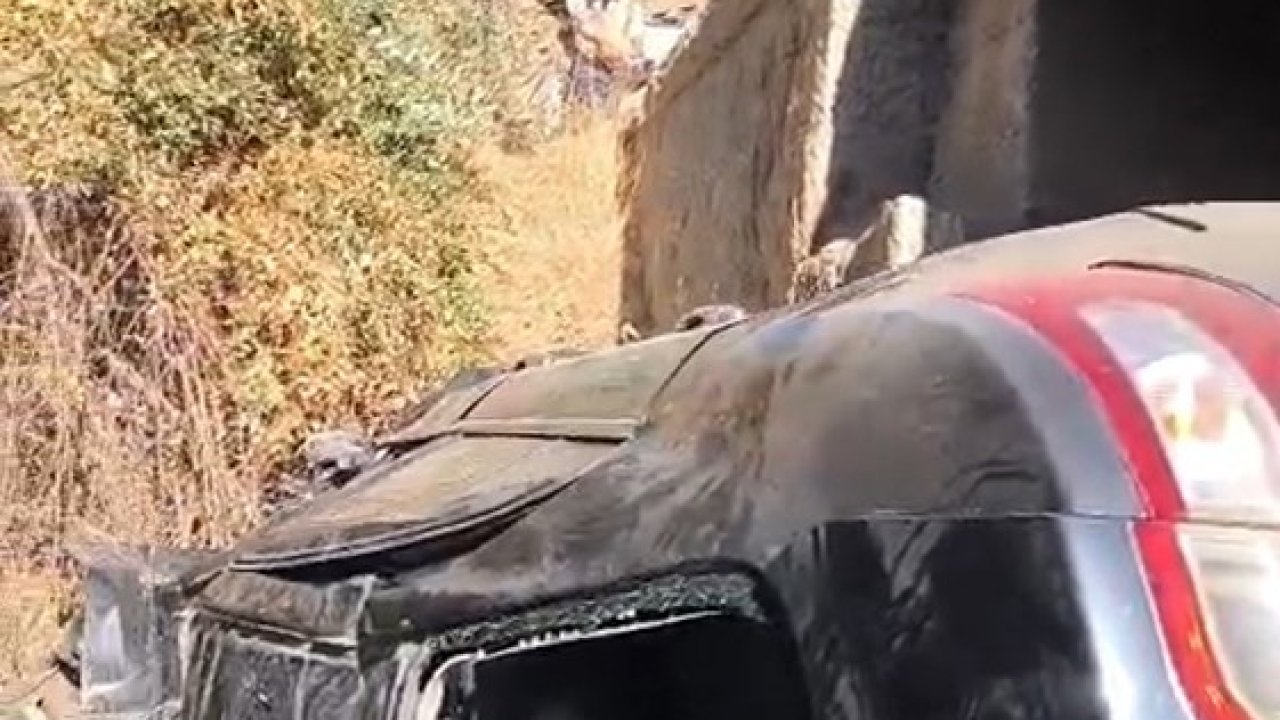 Yüksekova’da kontrolden çıkan otomobil dereye uçtu: 4 yaralı