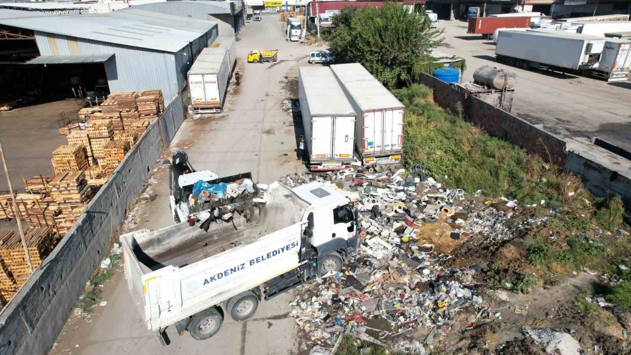 Akdeniz’de atık toplama çalışmaları hafta sonu da devam ediyor