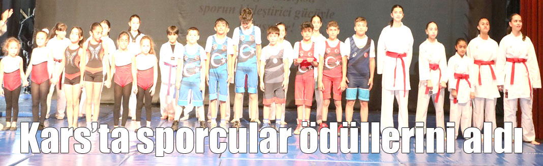 Kars'ta "Sporun Enleri Ödül Töreni" büyük bir coşkuyla gerçekleştirildi.