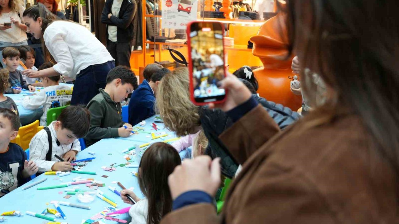 Kırmızı Karavan’ın ev sahipliği yaptığı Çocuk Festivali gerçekleşti