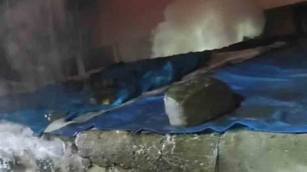 Metruk binada çıkan yangın söndürüldü