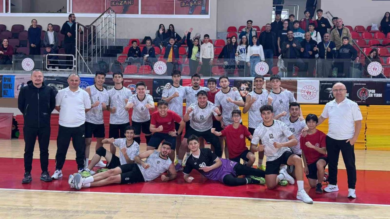Kayseri Elit Voleybol, lige galibiyetle başladı