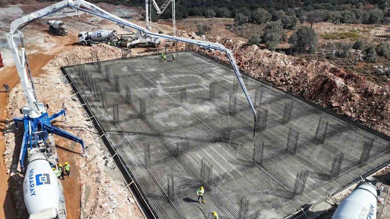 Hatay Büyükşehir Belediyesi, Yukarıokçular Mahallesi’nde çok amaçlı salon inşaatına başladı