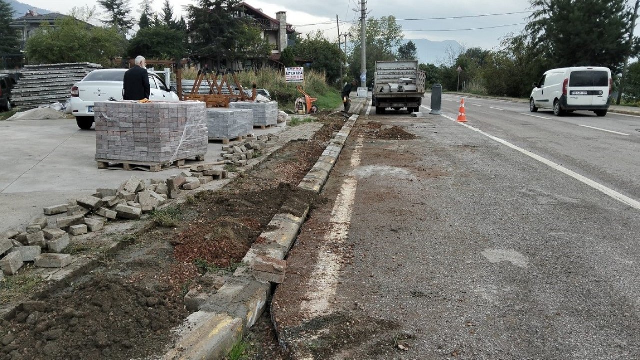 Başiskele’de kaldırımlar daha güvenli hale geliyor