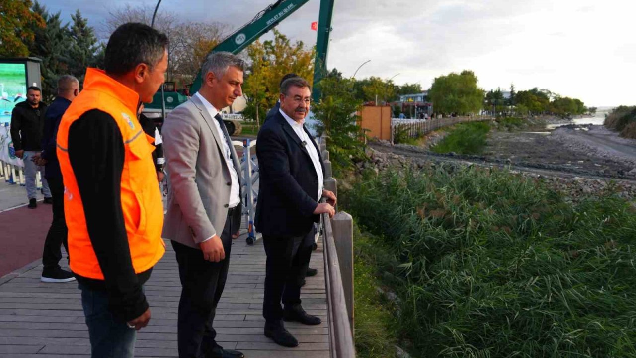 Gölbaşı Belediyesinden doğaya nefes: Mogan Gölü’nde 2. Etap temizlik çalışmaları başladı