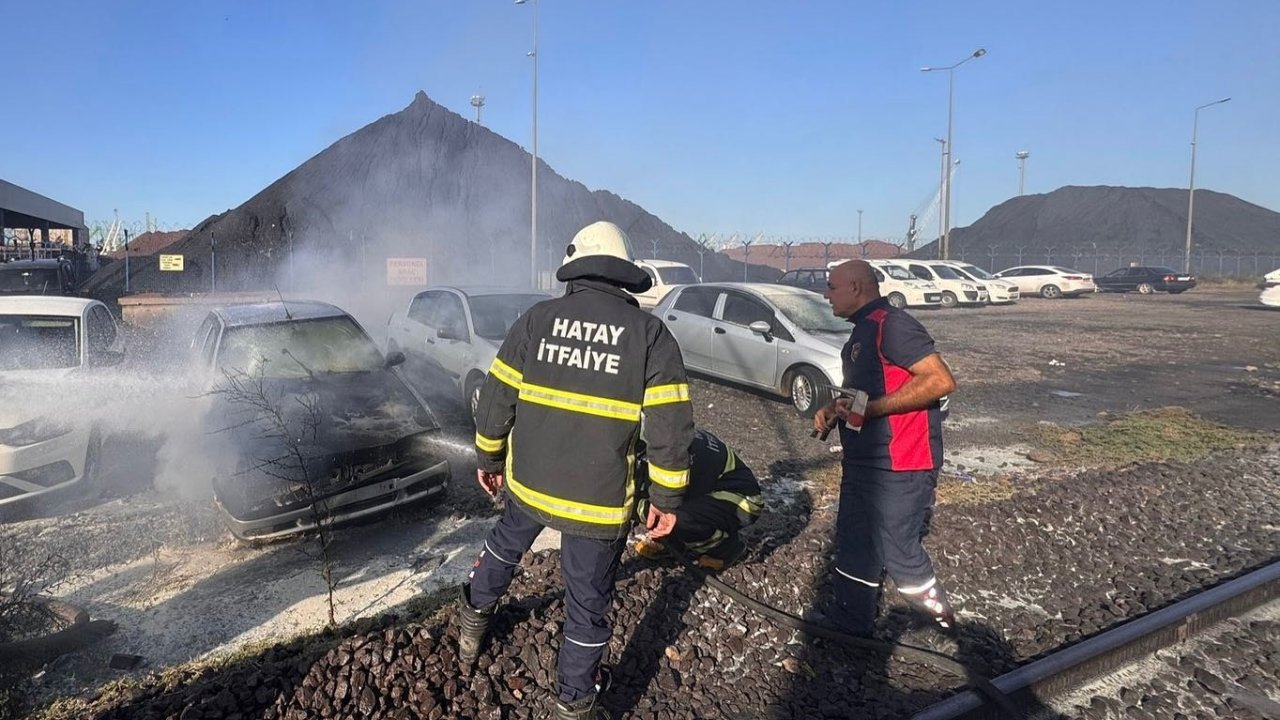 İskenderun’da park halindeki otomobil yandı