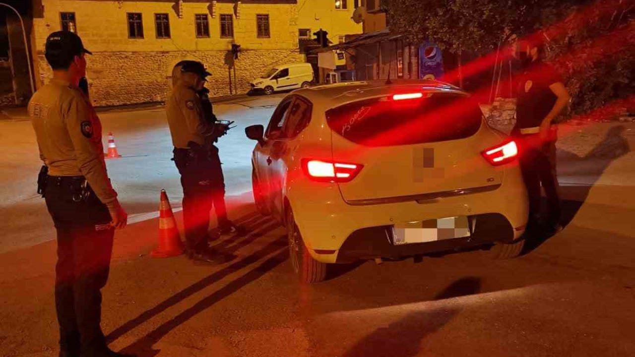 Kozan’da modifiye araçlara ceza yağdı: 16 araç ve 11 motosiklet trafikten men edildi