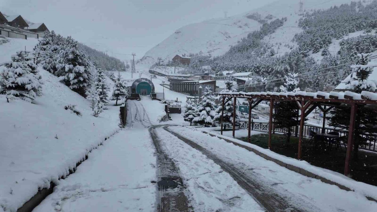 Palandöken beyaz gelinliğini giydi