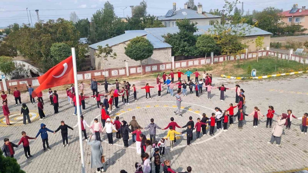 Van’da tüm okullarda eş zamanlı afet tatbikatı gerçekleştirildi