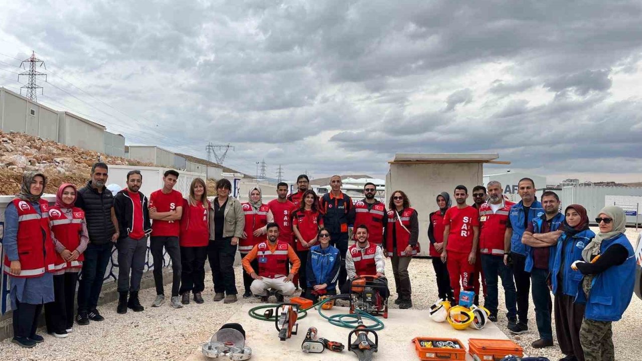 Elazığ’da arama kurtarma eğitimleri sürüyor