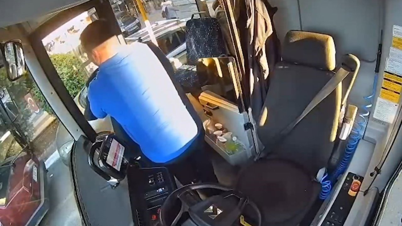 Otobüs şoförü, nefesi kesilen emekli öğretmeni kurtardı