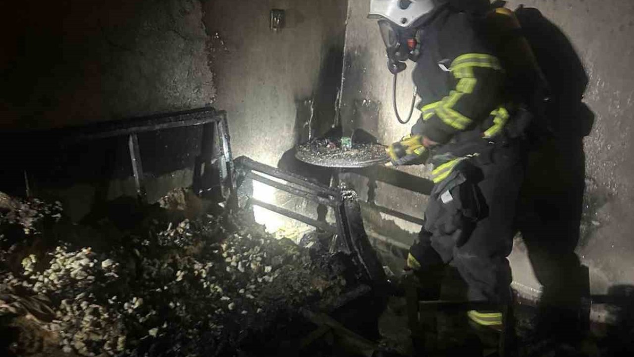 Samandağ’da yanan ev kullanılmaz hale geldi