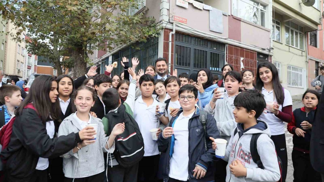 Kağıthane Belediyesi’nden okullara sıcak çorba ikramı