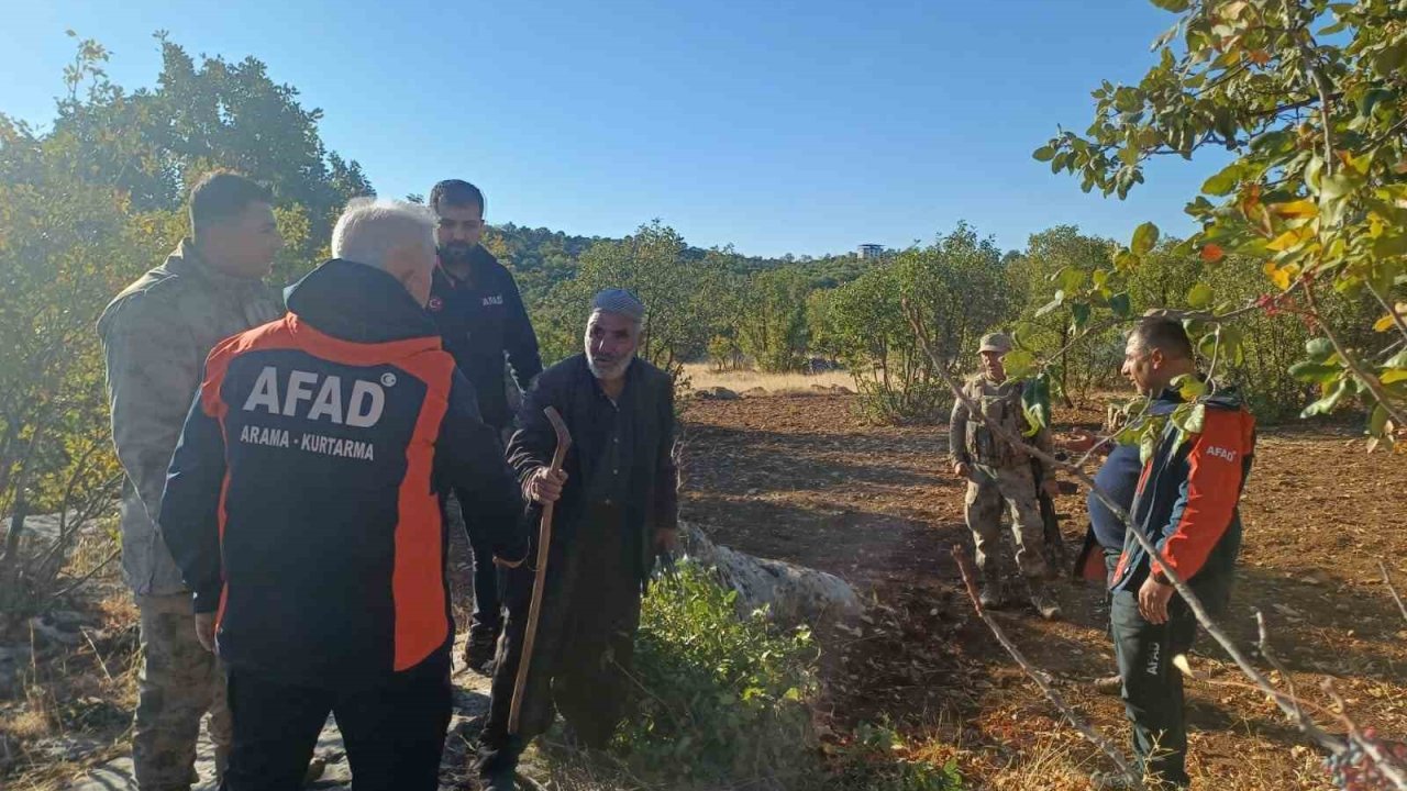 Diyarbakır’da kendisinden haber alınamaya alzaymır hastası yaşlı adam, çalı toplarken bulundu