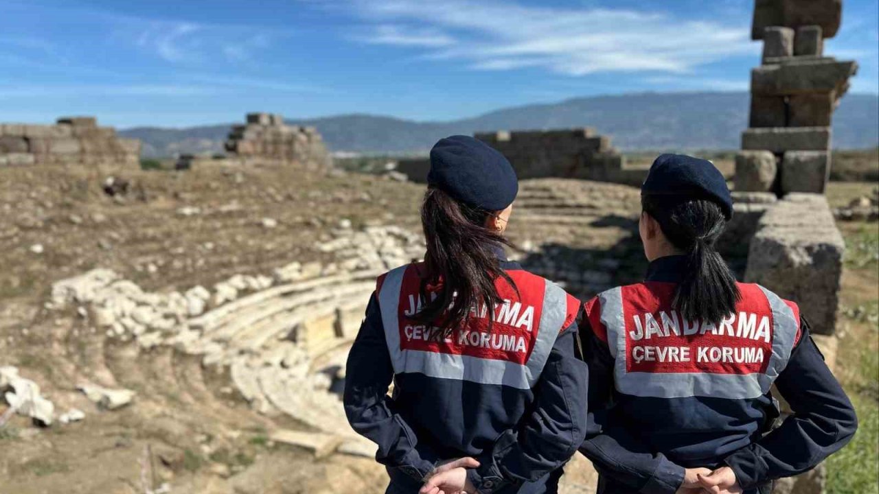 Antik kentte jandarma devriyesi