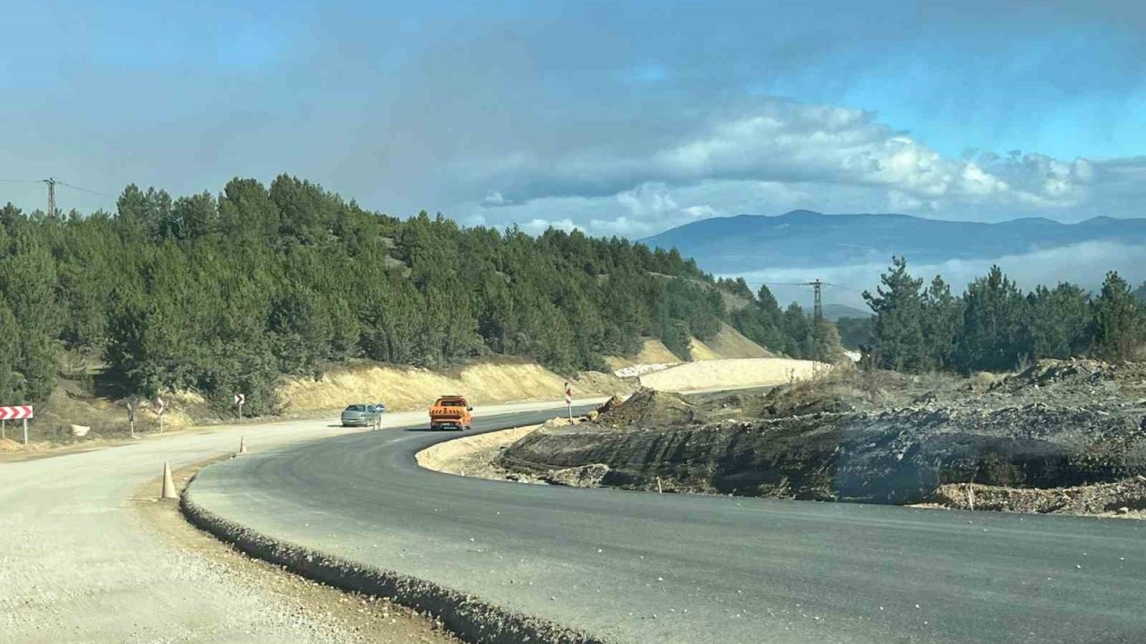 Tavşanlı-Domaniç yolunda çalışmalar sürüyor