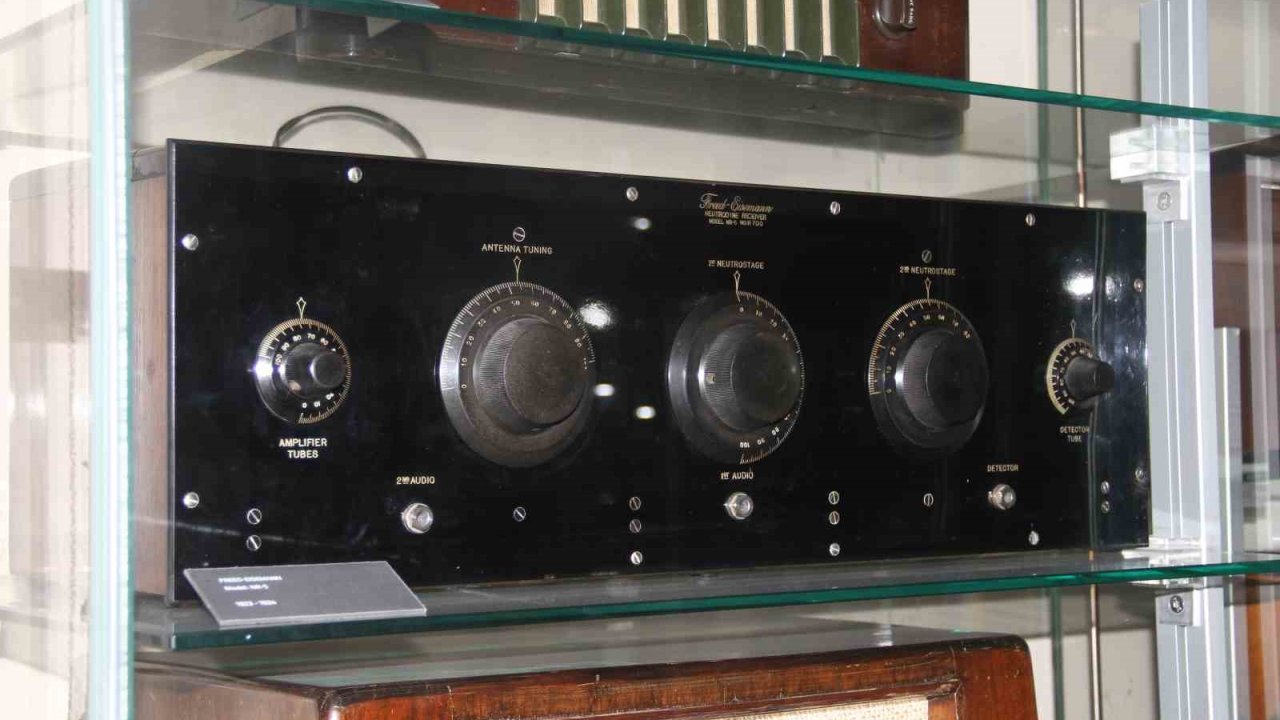 Asırlık telsiz ve radyo bu müzede özenle korunuyor