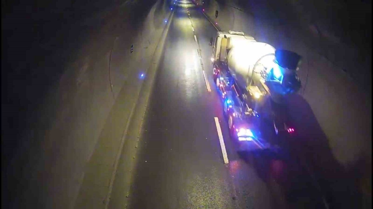 Cumhurbaşkanı Erdoğan’ın Rize’de konvoyunun geçeceği tünelde trafik polisleri olası kazayı önledi