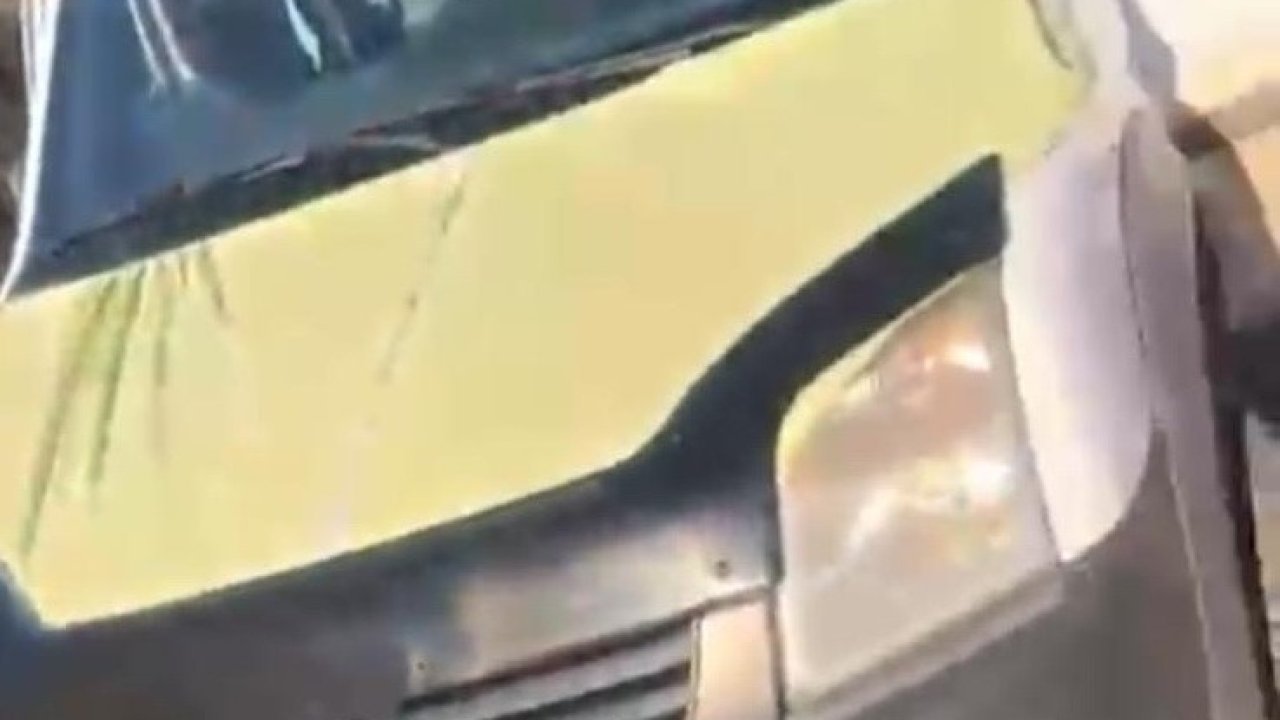 Kaza yapan hırsızlık şüphelileri, aracı bırakıp kaçtı