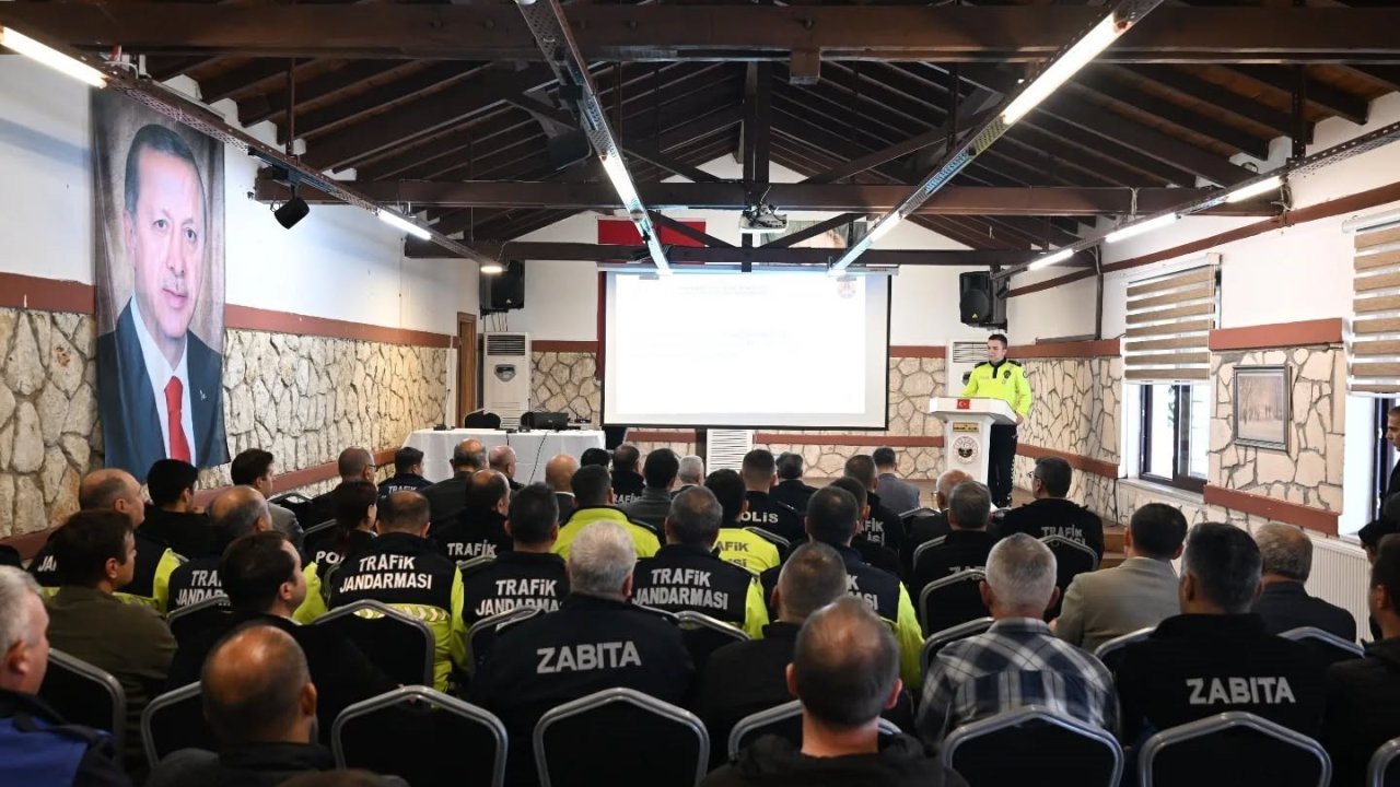Polis ve jandarma ekiplerine kara yollarında hız sınırlama uygulamaları hakkında bilgilendirme