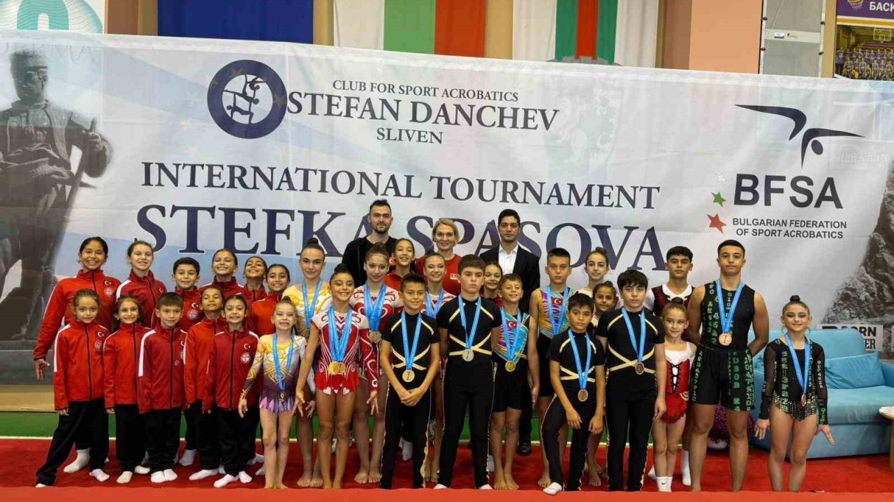 Aydınlı sporcular Bulgaristan’dan madalya ile döndü