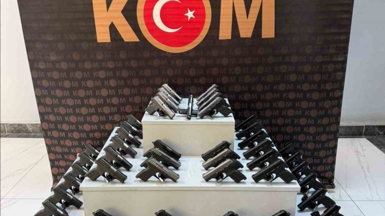 Uşak’ta otobüste 55 ruhsatsız tabanca bulundu