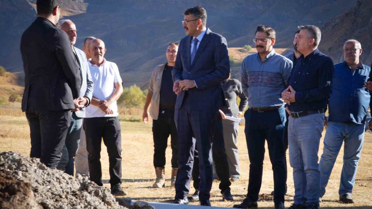 Hakkari’ye yeraltı barajı ve arıtma tesisi müjdesi