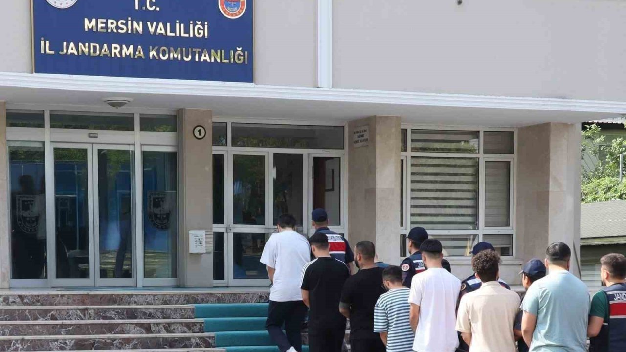 Mersin’de aranan 14 hükümlü yakalanıp cezaevine teslim edildi