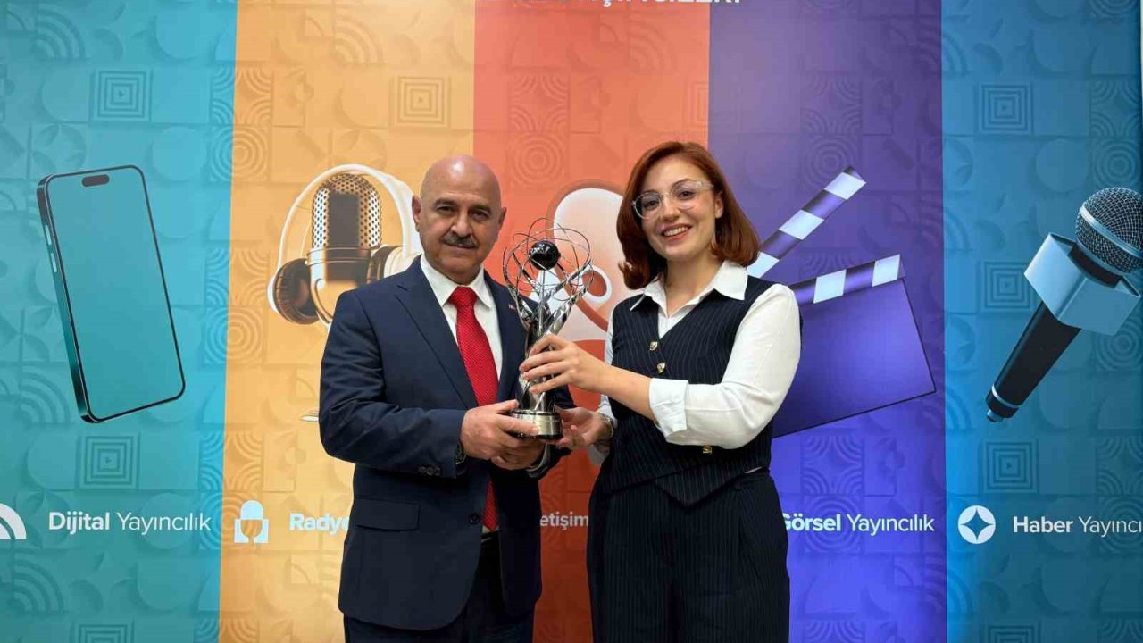 Düzce Üniversitesi geleceğin iletişimcileri yarışmasından ödülle döndü