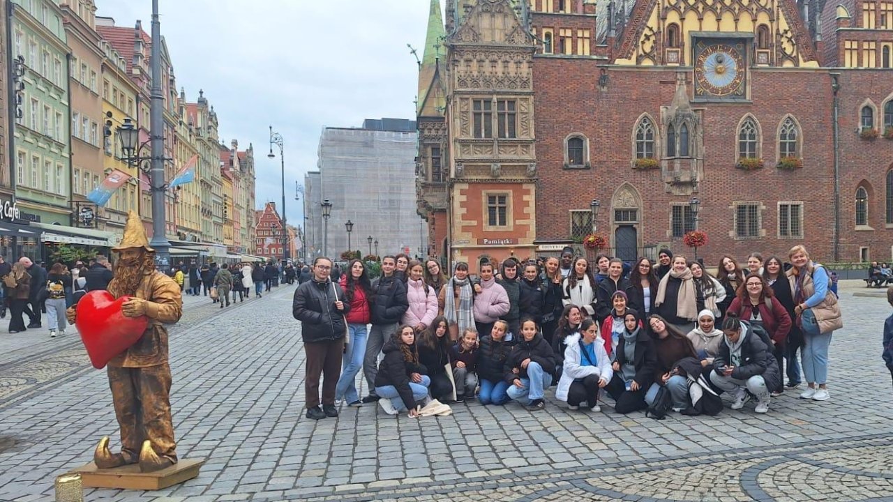 Nilüferli kız çocukları Polonya’da farklı kültürlerle buluştu