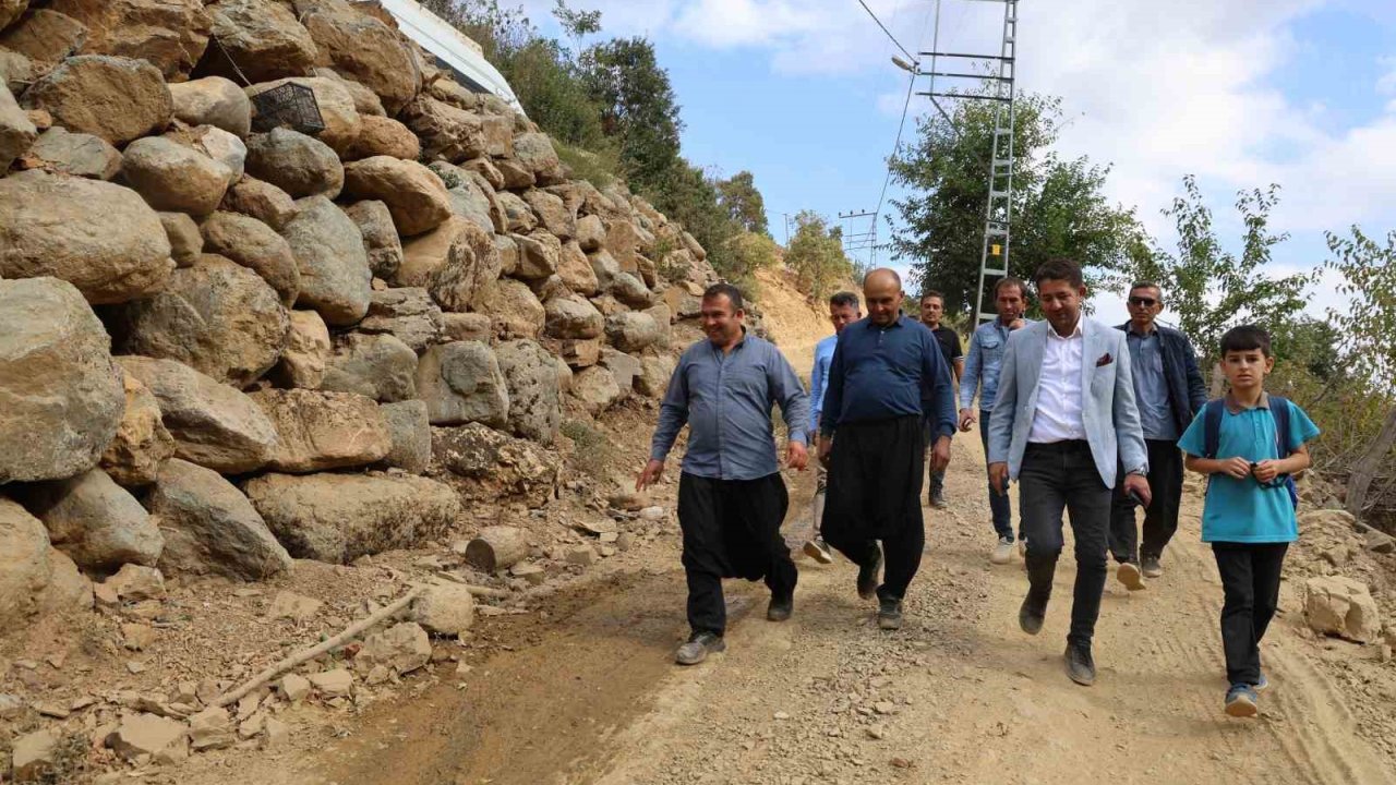 Feke’de üreticilerin kış öncesi zorlu yol sorunu çözüldü: Mahallede büyük sevinç yaşandı