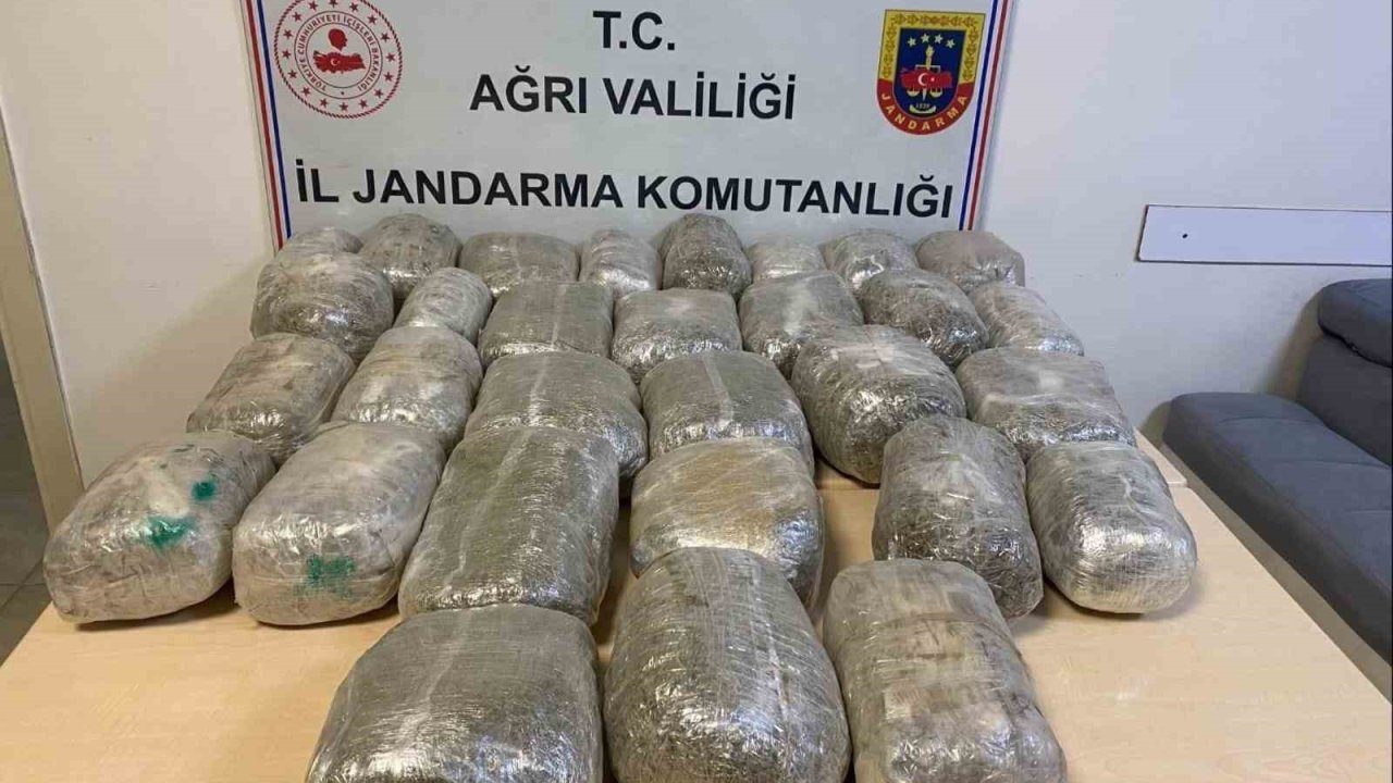 Ağrı’da 32 kilogram esrar ele geçirildi