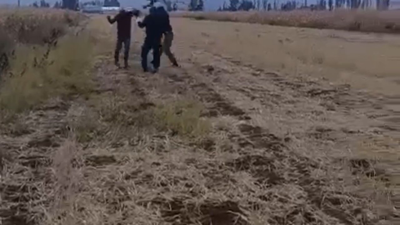 Kızının gözü önünde babayı darbettiler: Olay anı kamerada