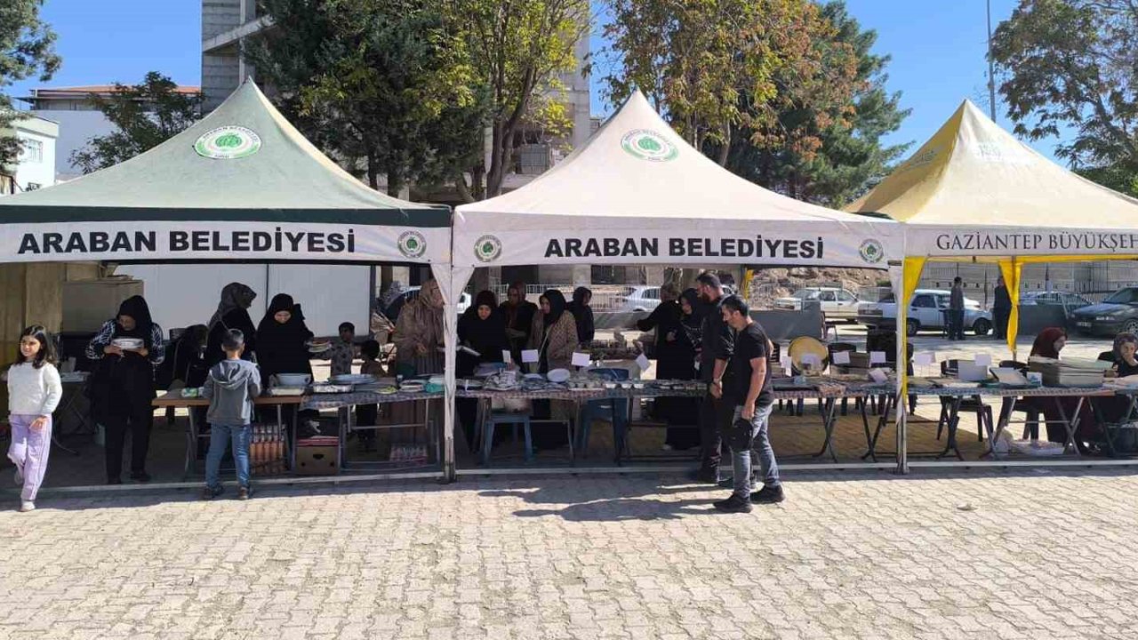Araban’da hayırseverlerden Gazze yararına hayır çarşısı
