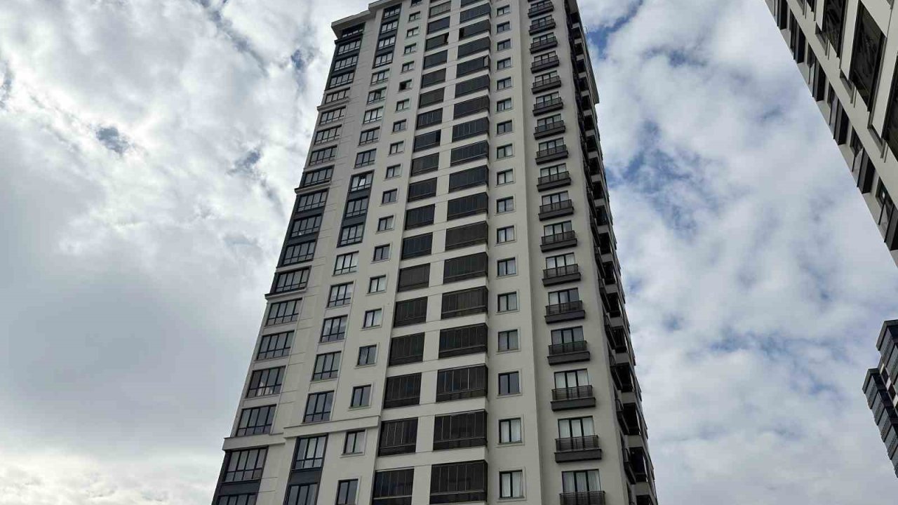 Binanın 14. katından düşerek ölen kadının nişanlısı ilk duruşmada tahliye edildi