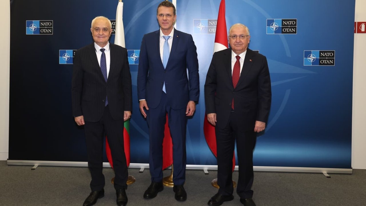 Milli Savunma Bakanı Güler, Romanya ve Bulgaristan savunma bakanlarıyla bir araya geldi