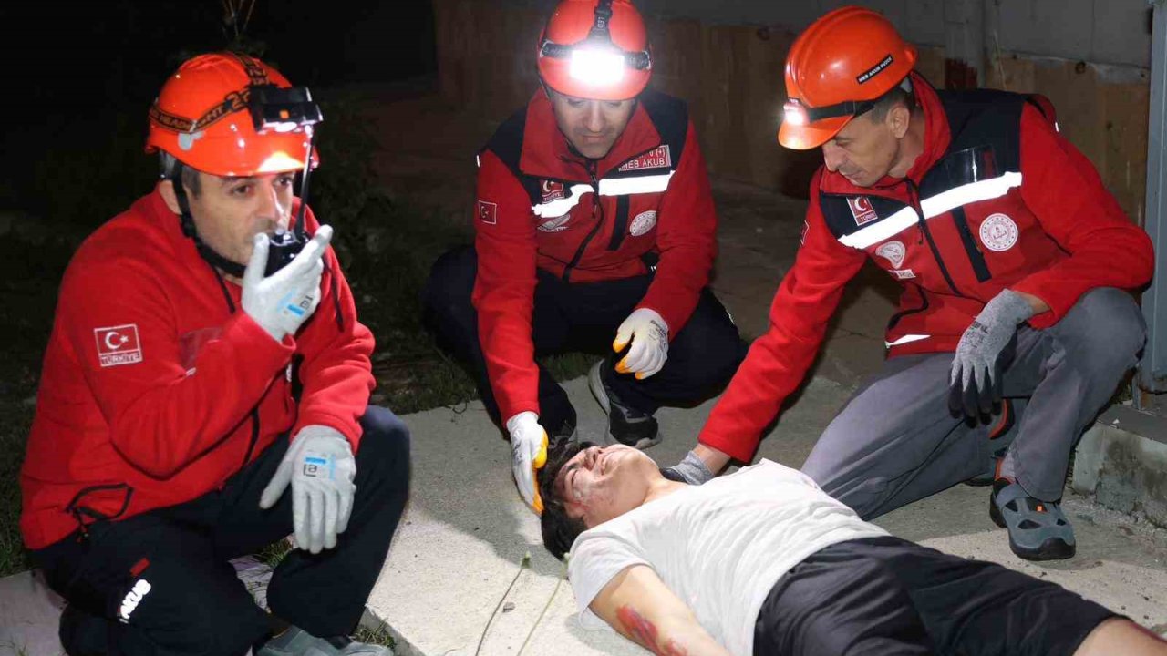 Lise pansiyonunda kurtarma tatbikatı