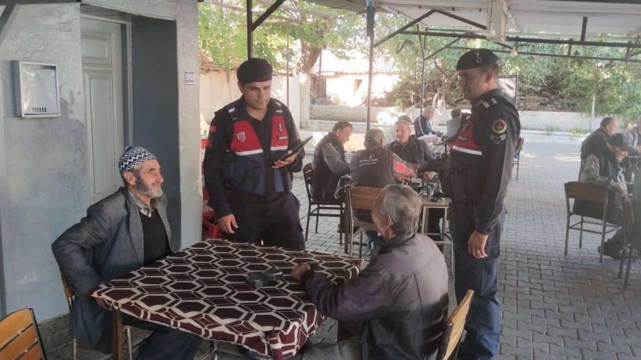 Jandarma ekipleri Karacasu’da halk sağlığı için sahada