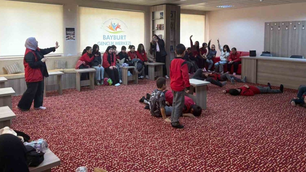 Bayburt’ta öğrenciler ’Okullar Merkezimde’ projesiyle keyifli bir gün geçirdi