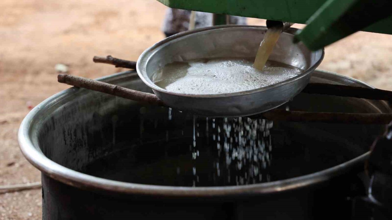 Büyükşehirden üreticiye üzüm sıkma makinesi desteği