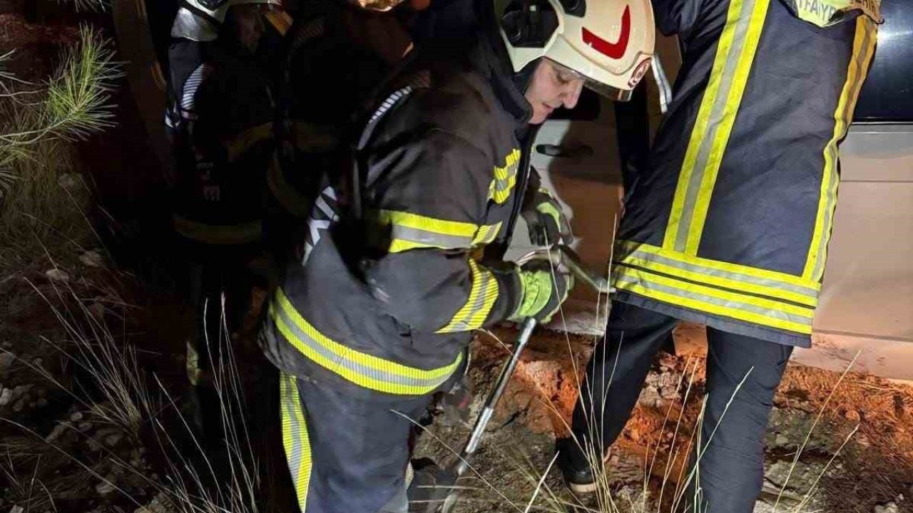 İki gence mezar olan araç hurdaya döndü