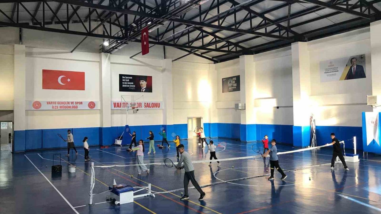 Varto’da tenis antrenmanları yoğun katılımla sürüyor