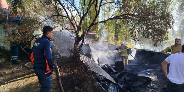 Kars'ta yangın bir evi kullanılamaz hale getirdi